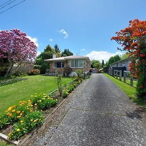 3 Bedroom By The Reserve , Rotorua New Zealand