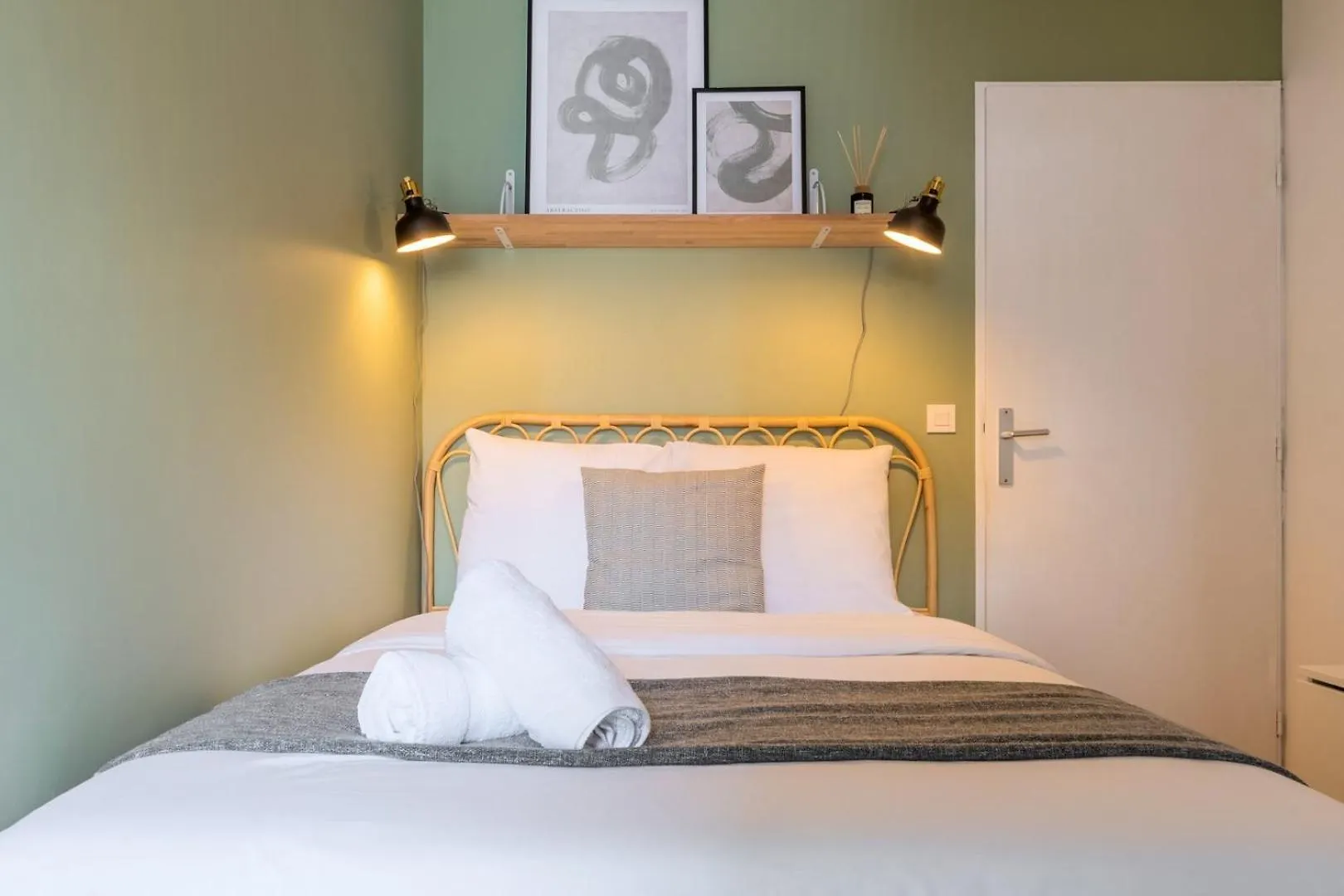 Europe/Flandres Stations Apartment With Balcony! Lille 0*,  France