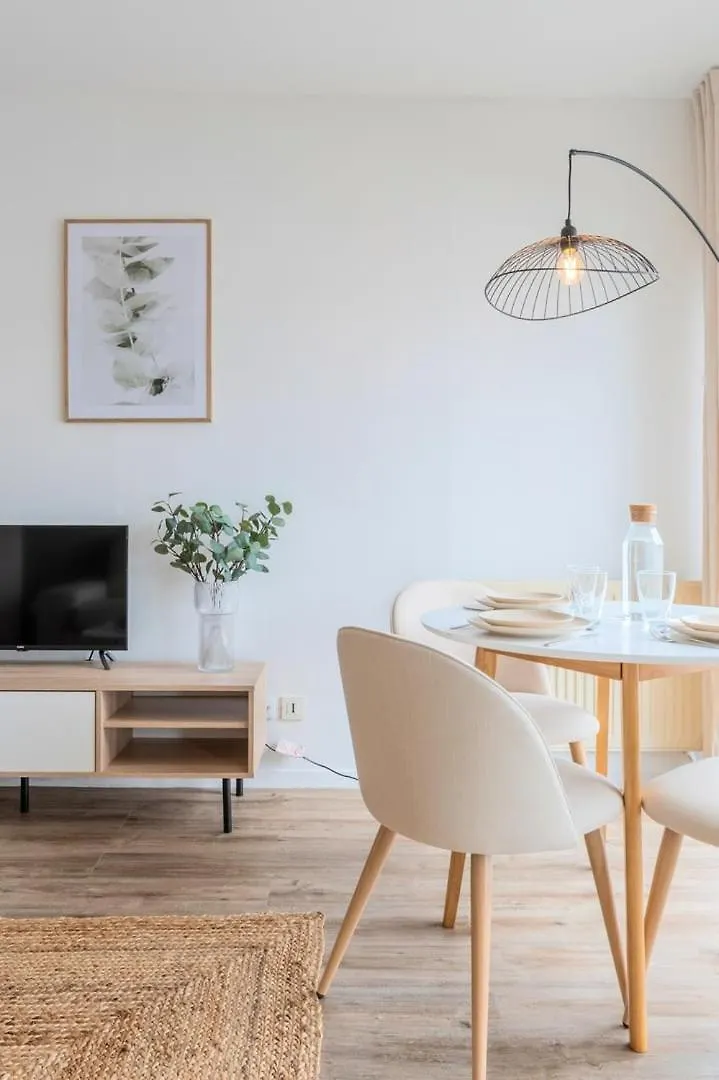 Europe/Flandres Stations Apartment With Balcony! 릴 0*,  프랑스