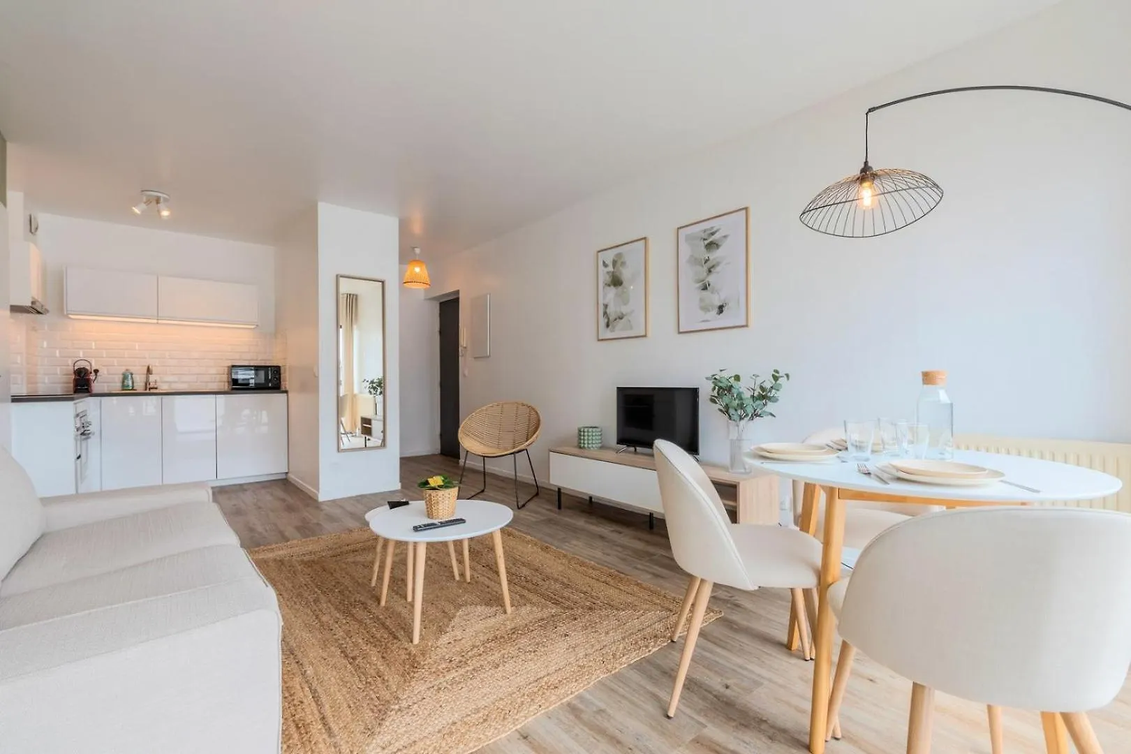 Europe/Flandres Stations Apartment With Balcony! 릴